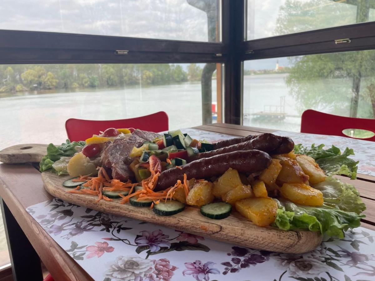 Vila Odmor Na Dunavu Beocin Bagian luar foto