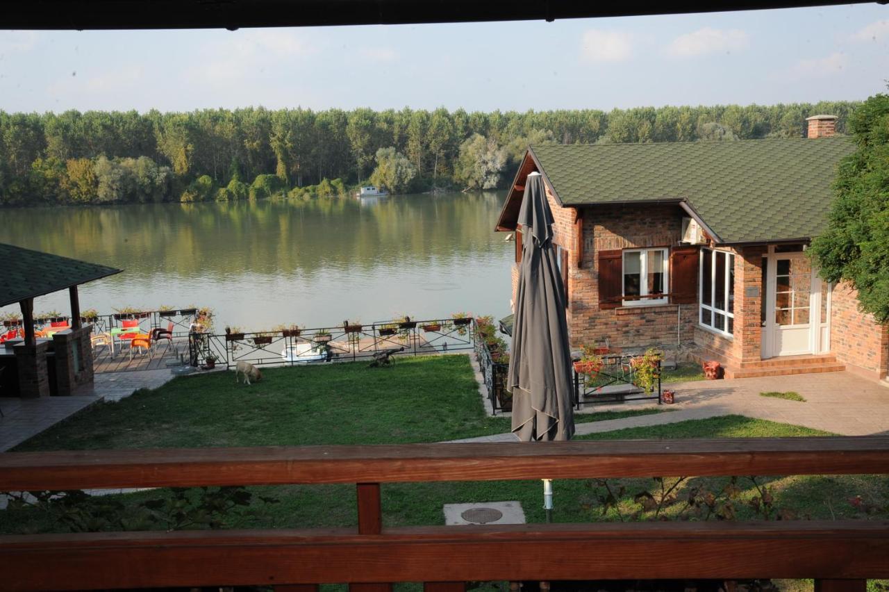Vila Odmor Na Dunavu Beocin Bagian luar foto